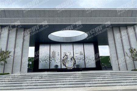 南燕都一楼112平三室中装106万可按揭带超大露台